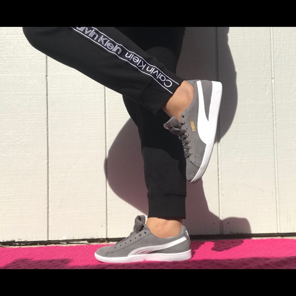 Gray pumas for women barias Size Nuebo with its bo